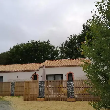 La Longere Des Basses Terres 度假居